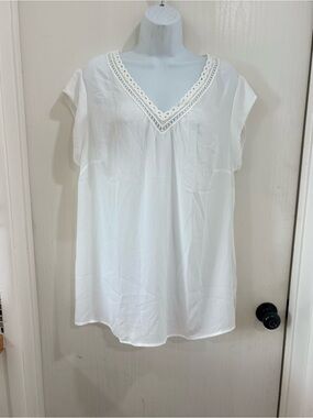 DR2 White sheer V-Neck Lace Trim Tunic Top